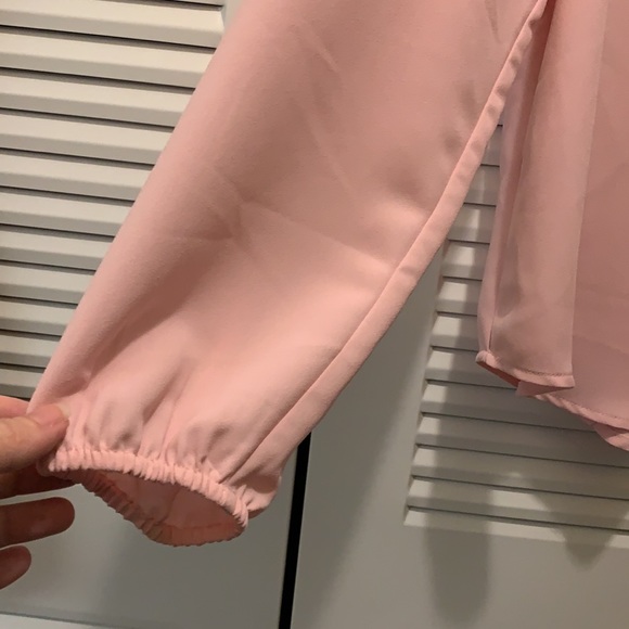 XL pink Kasper blouse with tie lightly worn. Perfect for professional attire. - Picture 3 of 3